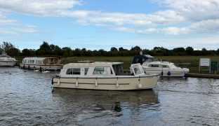 Hampton Safari MK2 - Dragonfly - 4 Berth Inland cruiser
