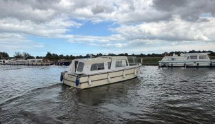 Hampton Safari MK2 - Dragonfly - 4 Berth Inland cruiser