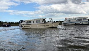 Hampton Safari MK2 - Dragonfly - 4 Berth Inland cruiser