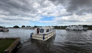 Hampton Safari MK2 - Dragonfly - 4 Berth Inland cruiser