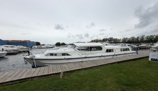 Connoisseur Commodore 1370 - ALL RIGHT NOW - 6 Berth Inland river cruiser