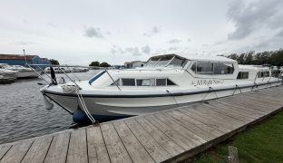 Connoisseur Commodore 1370 - ALL RIGHT NOW - 6 Berth Inland river cruiser