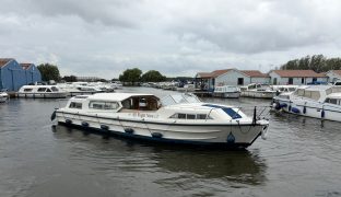 Connoisseur Commodore 1370 - ALL RIGHT NOW - 6 Berth Inland river cruiser
