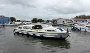 Connoisseur Commodore 1370 - ALL RIGHT NOW - 6 Berth Inland river cruiser