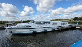 Connoisseur Commodore 1370 - ALL RIGHT NOW - 6 Berth Inland river cruiser