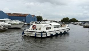 Connoisseur Commodore 1370 - ALL RIGHT NOW - 6 Berth Inland river cruiser