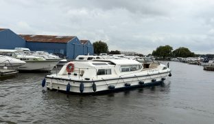 Connoisseur Commodore 1370 - ALL RIGHT NOW - 6 Berth Inland river cruiser