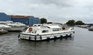 Connoisseur Commodore 1370 - ALL RIGHT NOW - 6 Berth Inland river cruiser