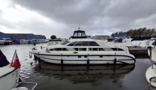 Faircraft 33 DC - Pura Vida - 6 Berth Inland cruiser 
