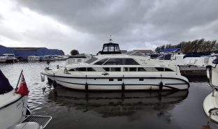 Faircraft 33 DC - Pura Vida - 6 Berth Inland cruiser 