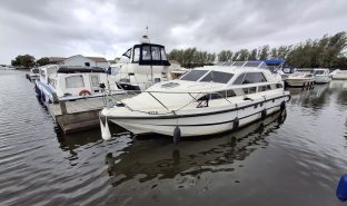 Faircraft 33 DC - Pura Vida - 6 Berth Inland cruiser 
