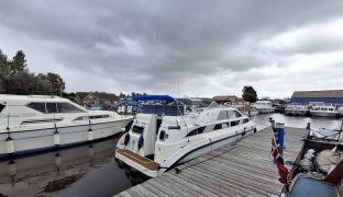 Faircraft 33 DC - Pura Vida - 6 Berth Inland cruiser 