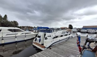 Faircraft 33 DC - Pura Vida - 6 Berth Inland cruiser 