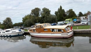 Bourne 35 - Honesty - 4 Berth Classic inland cruiser 