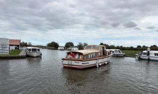 Bourne 35 - Honesty - 4 Berth Classic inland cruiser 