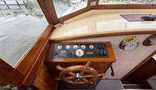 Bourne 35 - Honesty - 4 Berth Classic inland cruiser 