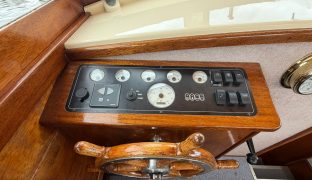 Bourne 35 - Honesty - 4 Berth Classic inland cruiser 