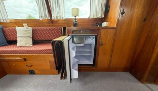 Bourne 35 - Honesty - 4 Berth Classic inland cruiser 