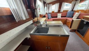 Bourne 35 - Honesty - 4 Berth Classic inland cruiser 