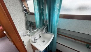 Bourne 35 - Honesty - 4 Berth Classic inland cruiser 
