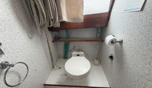 Bourne 35 - Honesty - 4 Berth Classic inland cruiser 
