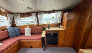 Bourne 35 - Honesty - 4 Berth Classic inland cruiser 