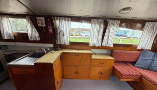 Bourne 35 - Honesty - 4 Berth Classic inland cruiser 