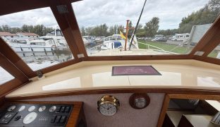 Bourne 35 - Honesty - 4 Berth Classic inland cruiser 