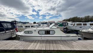 Freeman 23 - Swanee - 4 Berth Classic inland cruiser 