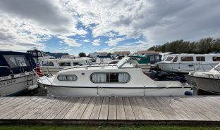 Freeman 23 - Swanee - 4 Berth Classic inland cruiser 