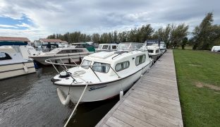 Freeman 23 - Swanee - 4 Berth Classic inland cruiser 