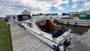 Freeman 23 - Swanee - 4 Berth Classic inland cruiser 