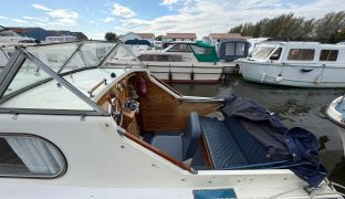 Freeman 23 - Swanee - 4 Berth Classic inland cruiser 