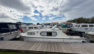 Freeman 23 - Swanee - 4 Berth Classic inland cruiser 