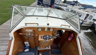 Freeman 23 - Swanee - 4 Berth Classic inland cruiser 