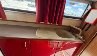 Faircraft 33 - Go With The Flow - 6 Berth Inland Broads cruiser 
