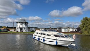 Faircraft 33 - Go With The Flow - 6 Berth Inland Broads cruiser 