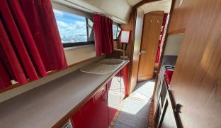 Faircraft 33 - Go With The Flow - 6 Berth Inland Broads cruiser 