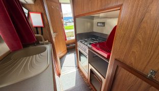 Faircraft 33 - Go With The Flow - 6 Berth Inland Broads cruiser 