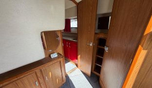 Faircraft 33 - Go With The Flow - 6 Berth Inland Broads cruiser 
