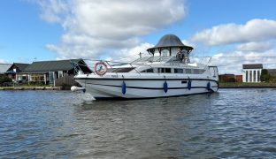Faircraft 33 - Go With The Flow - 6 Berth Inland Broads cruiser 
