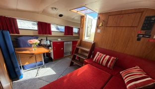 Faircraft 33 - Go With The Flow - 6 Berth Inland Broads cruiser 