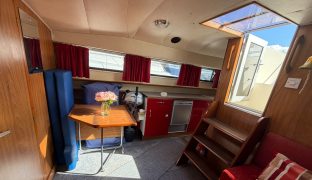 Faircraft 33 - Go With The Flow - 6 Berth Inland Broads cruiser 
