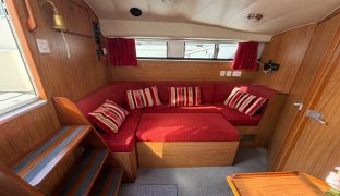 Faircraft 33 - Go With The Flow - 6 Berth Inland Broads cruiser 