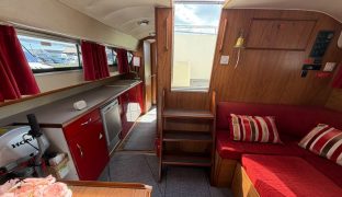 Faircraft 33 - Go With The Flow - 6 Berth Inland Broads cruiser 