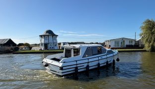 Aquabell 28 - GERTRUDE - 4 Berth Inland cruiser