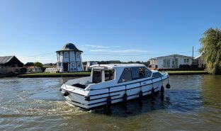 Aquabell 28 - GERTRUDE - 4 Berth Inland cruiser