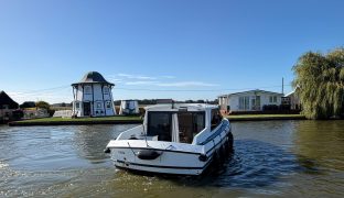 Aquabell 28 - GERTRUDE - 4 Berth Inland cruiser