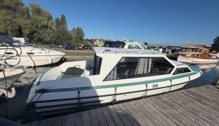 Aquabell 28 - GERTRUDE - 4 Berth Inland cruiser