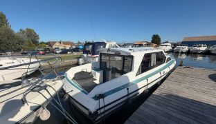Aquabell 28 - GERTRUDE - 4 Berth Inland cruiser